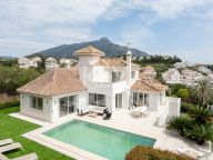 Villa for sale in Los Naranjos Hill Club, Nueva Andalucia