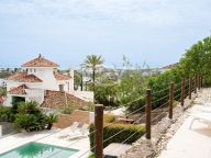 Villa for sale in Los Naranjos Hill Club, Nueva Andalucia