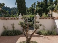 Villa for sale in El Madroñal, Benahavis