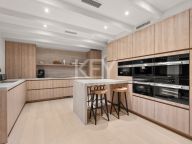 Вилла на продажу в Altos del Paraiso, Бенахавис