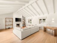 Вилла на продажу в Altos del Paraiso, Бенахавис