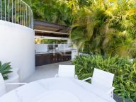 Villa for sale in Las Brisas, Nueva Andalucia