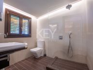Villa for sale in Las Brisas, Nueva Andalucia