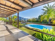 Villa for sale in Las Brisas, Nueva Andalucia