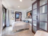 Villa for sale in Las Brisas, Nueva Andalucia