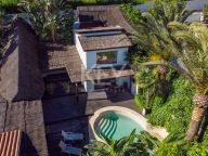 Villa for sale in Las Brisas, Nueva Andalucia