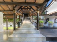 Villa for sale in Las Brisas, Nueva Andalucia