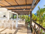 Villa for sale in Las Brisas, Nueva Andalucia