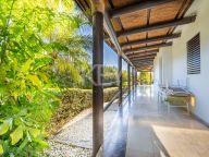 Villa for sale in Las Brisas, Nueva Andalucia