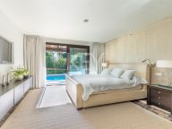 Villa for sale in Las Brisas, Nueva Andalucia