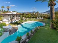 Villa for sale in Las Brisas, Nueva Andalucia