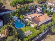 Villa for sale in Las Brisas, Nueva Andalucia