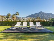 Villa for sale in Las Brisas, Nueva Andalucia