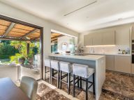 Villa for sale in Las Brisas, Nueva Andalucia