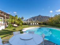 Villa for sale in Las Brisas, Nueva Andalucia