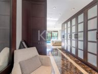 Villa for sale in Las Brisas, Nueva Andalucia