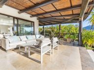 Villa for sale in Las Brisas, Nueva Andalucia