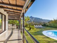 Villa for sale in Las Brisas, Nueva Andalucia