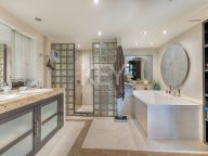 Villa for sale in Las Brisas, Nueva Andalucia