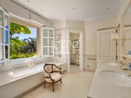 Villa en venta en Los Monteros, Marbella Este