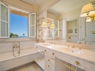 Villa en venta en Los Monteros, Marbella Este