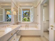 Villa en venta en Los Monteros, Marbella Este
