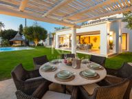 Villa en venta en El Rosario, Marbella Este