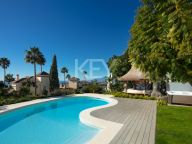 Villa en venta en El Rosario, Marbella Este