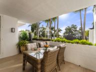 Apartment for sale in Marina Puente Romano, Marbella Golden Mile