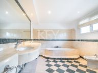Villa for sale in Paraiso Barronal, Estepona