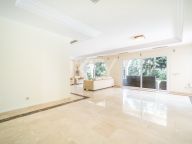 Villa for sale in Paraiso Barronal, Estepona