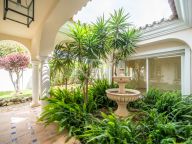 Villa for sale in Paraiso Barronal, Estepona