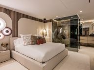 Apartment for sale in Los Monteros Palm Beach, Marbella East