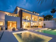 Villa en venta en El Rosario, Marbella Este