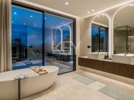 Villa en venta en El Rosario, Marbella Este