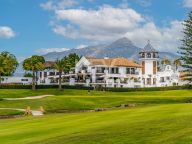 Villa for sale in Parcelas del Golf, Nueva Andalucia