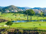 Villa for sale in Parcelas del Golf, Nueva Andalucia