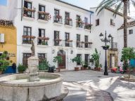 Villa for sale in Parcelas del Golf, Nueva Andalucia