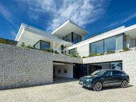 Villa for sale in El Madroñal, Benahavis