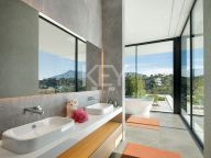 Villa for sale in El Madroñal, Benahavis