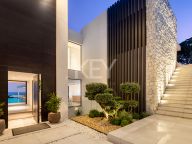 Villa for sale in El Madroñal, Benahavis