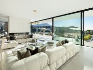 Villa for sale in El Madroñal, Benahavis