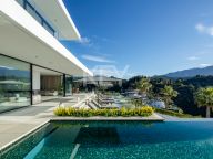 Villa for sale in El Madroñal, Benahavis
