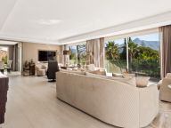 Villa for sale in Las Brisas, Nueva Andalucia