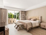 Villa for sale in Las Brisas, Nueva Andalucia