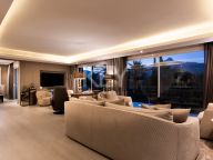 Villa for sale in Las Brisas, Nueva Andalucia