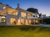 Villa for sale in Las Brisas, Nueva Andalucia