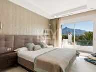 Villa for sale in Las Brisas, Nueva Andalucia