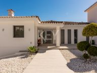 Villa for sale in Las Brisas, Nueva Andalucia