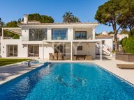 Villa for sale in Las Brisas, Nueva Andalucia